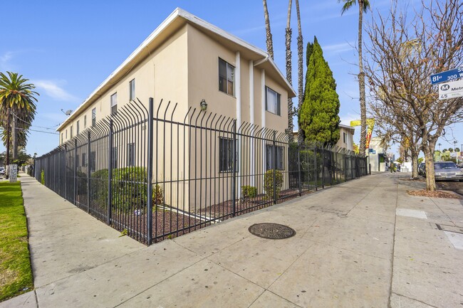 8021 S Broadway in Los Angeles, CA - Building Photo - Building Photo