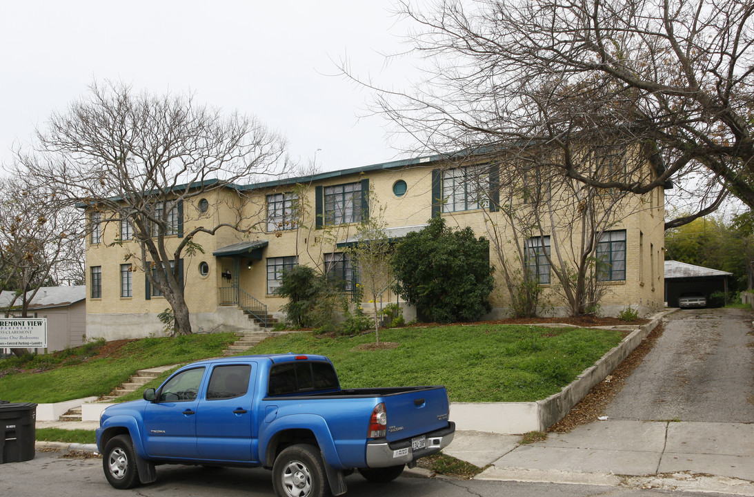 Claremont View in San Antonio, TX - Building Photo