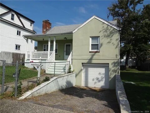 450 Thorme St in Bridgeport, CT - Building Photo