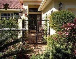 130 E Lee Rd in Delray Beach, FL - Building Photo