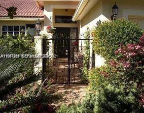 130 E Lee Rd in Delray Beach, FL - Building Photo