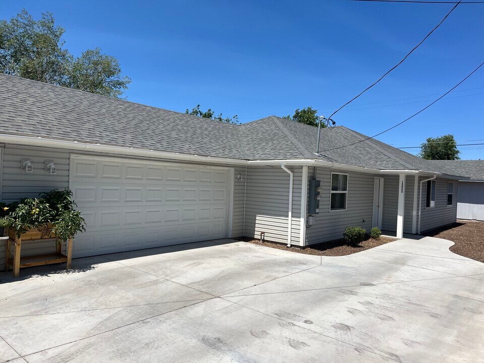 1255 5th Ave E in Twin Falls, ID - Building Photo