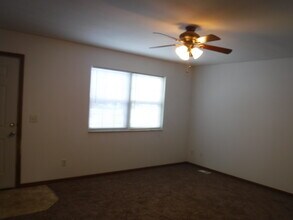 5606 E Valley View Dr, Unit A in St. Joseph, MO - Building Photo - Building Photo