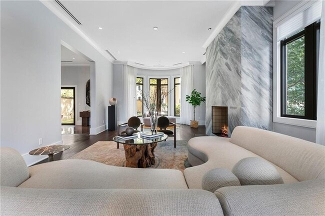 3376 Peachtree Rd NE in Atlanta, GA - Building Photo - Building Photo