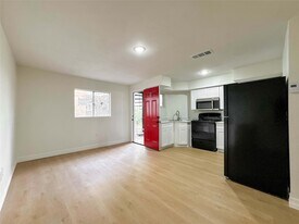 411 Ave A in La Marque, TX - Building Photo