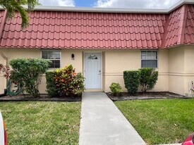 118 Amherst Ln, Unit 118 Amherst Lane in Greenacres, FL - Building Photo