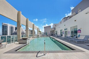 350 SE 2nd St in Fort Lauderdale, FL - Building Photo