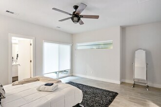 2106 Dennis St in Houston, TX - Building Photo - Building Photo