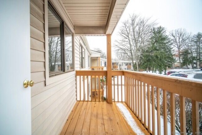 28 Woodland Dr in Cromwell, CT - Building Photo - Building Photo