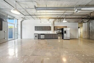 825 East 4th St in Los Angeles, CA - Building Photo - Building Photo