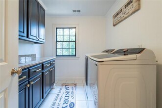 1219 Moores Mill Rd NW in Atlanta, GA - Building Photo - Building Photo