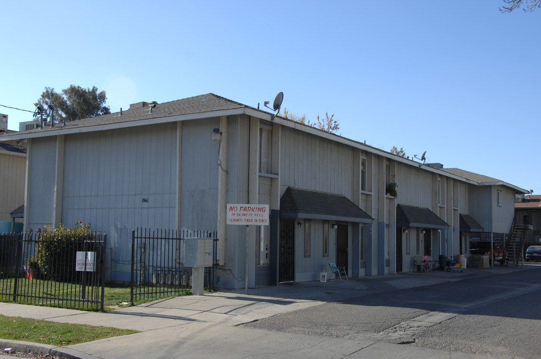 1961 Kelly Ave in Merced, CA - Building Photo