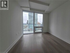 448 Burnhamthorpe Rd W in Mississauga, ON - Building Photo - Building Photo