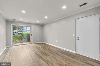 18302 Streamside Dr in Gaithersburg, MD - Building Photo - Building Photo