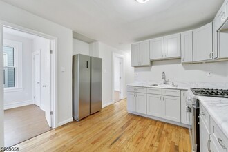 814 S 19th St-Unit -1L in Newark, NJ - Building Photo - Building Photo