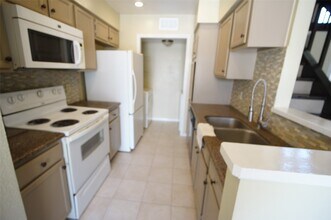 8263 Sands Point Dr in Houston, TX - Building Photo - Building Photo