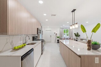 1212 NW 6th Ct in Fort Lauderdale, FL - Foto de edificio - Building Photo