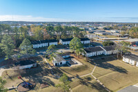 Z - Forrester Gardens in Tuscaloosa, AL - Foto de edificio - Building Photo