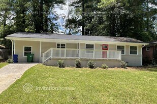 1873 Shamrock Dr in Decatur, GA - Building Photo