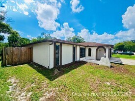 9100 Hunt Club Ln in Port Richey, FL - Building Photo