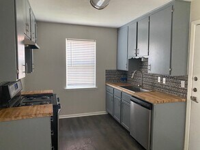 1807 S Center St in Denison, TX - Building Photo - Building Photo