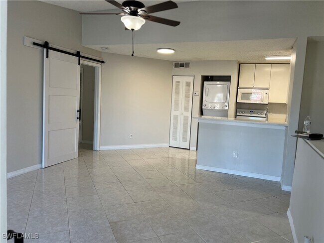 153 Santa Clara Dr in Naples, FL - Building Photo - Building Photo