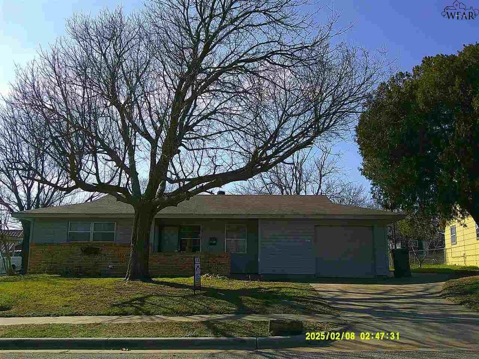 2716 Broadmoor Pl in Wichita Falls, TX - Building Photo