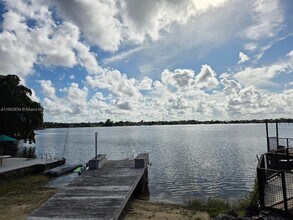 8220 SW 48th St in Miami, FL - Building Photo - Building Photo