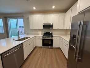 8821 J Sheehan St in Elk Grove, CA - Building Photo - Building Photo