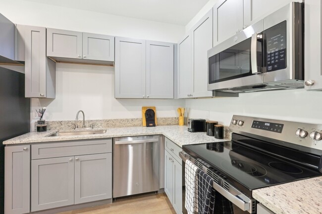 The Vues Apartments in Dallas, TX - Building Photo - Building Photo
