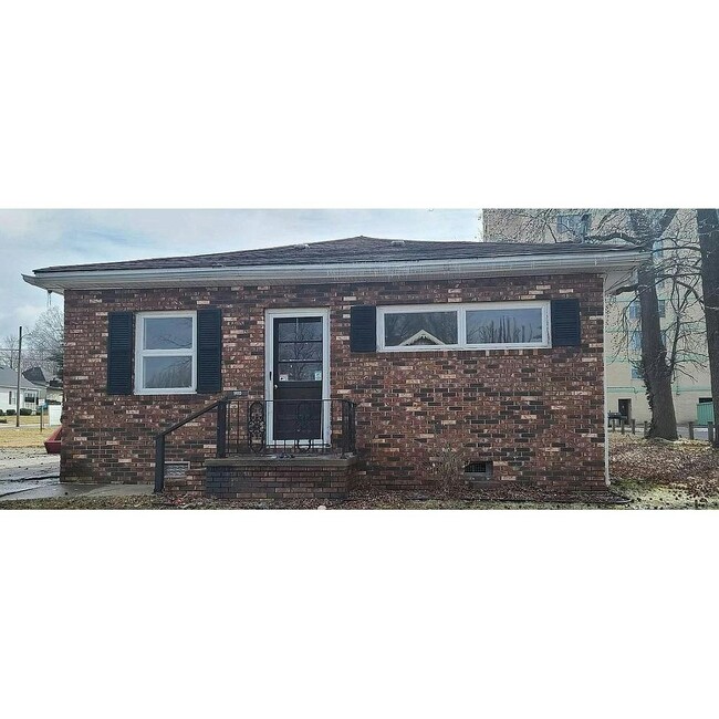 property at 1410 E Poplar St