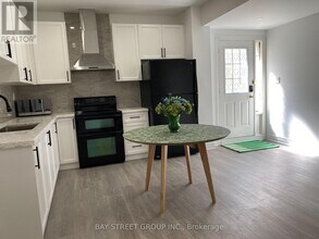 68 Green Meadows Cir in Toronto, ON - Building Photo - Building Photo