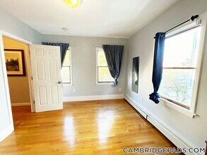 40 Plymouth St in Cambridge, MA - Foto de edificio - Building Photo