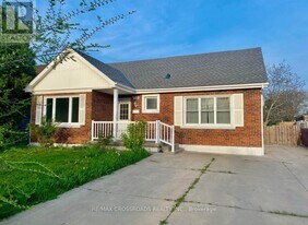 140 Gray Rd in Hamilton, ON - Building Photo