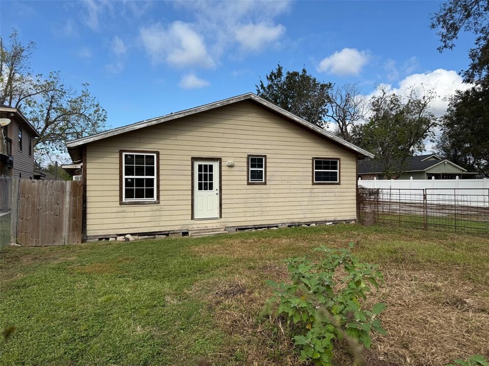 5318 Pine Ave in Pasadena, TX - Building Photo