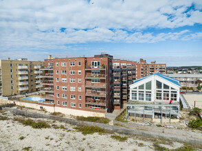 The Weather Vane in Long Beach, NY - Building Photo - Building Photo