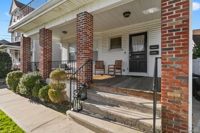 13 Hanford Ave in New Rochelle, NY - Building Photo - Building Photo