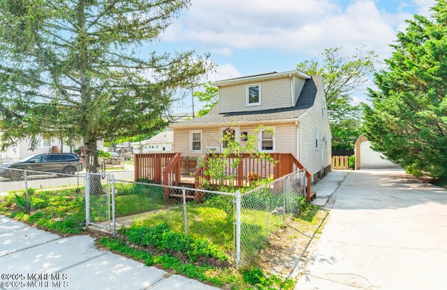 137 Seabreeze Way in Keansburg, NJ - Building Photo - Building Photo