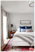 362 S Barrington Ave in Los Angeles, CA - Building Photo - Building Photo
