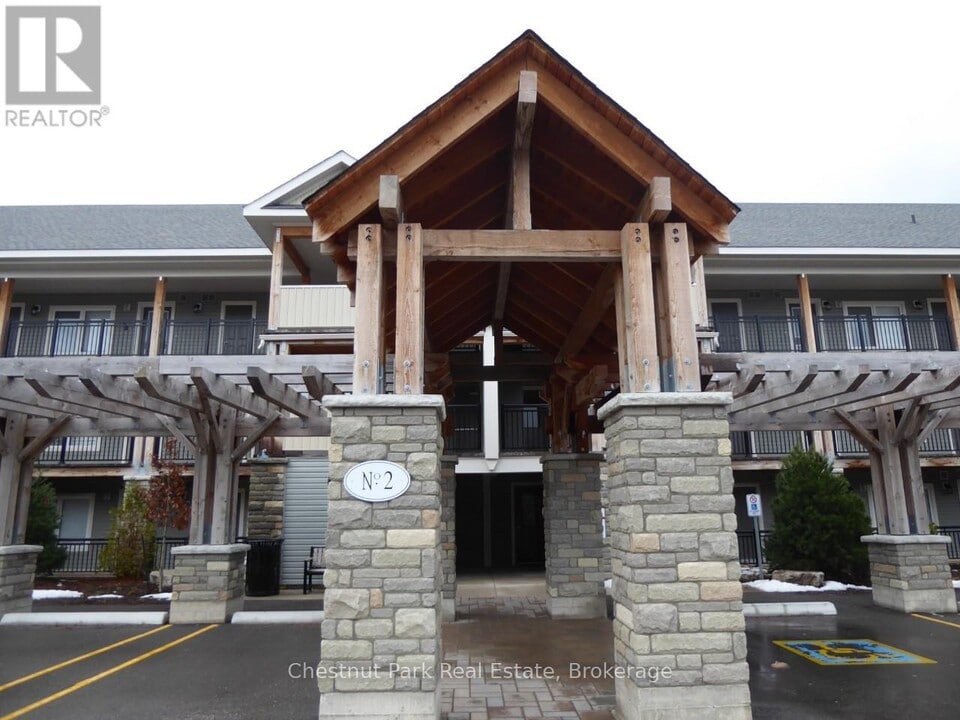 2 Cove Ct in Collingwood, ON - Building Photo