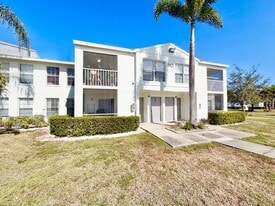 150 Santa Clara Dr in Naples, FL - Building Photo