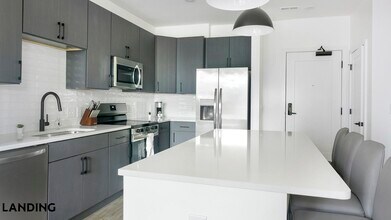 1007 S Mint St, Unit 805 in Charlotte, NC - Building Photo - Building Photo