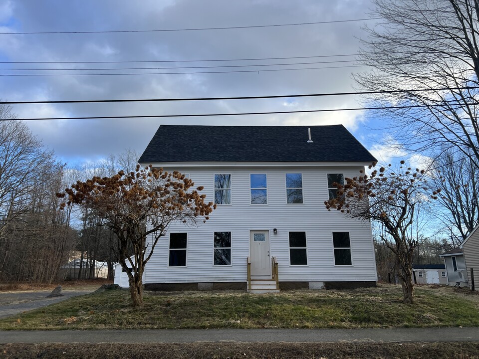 52 Portland St, Unit 2 in North Berwick, ME - Foto de edificio