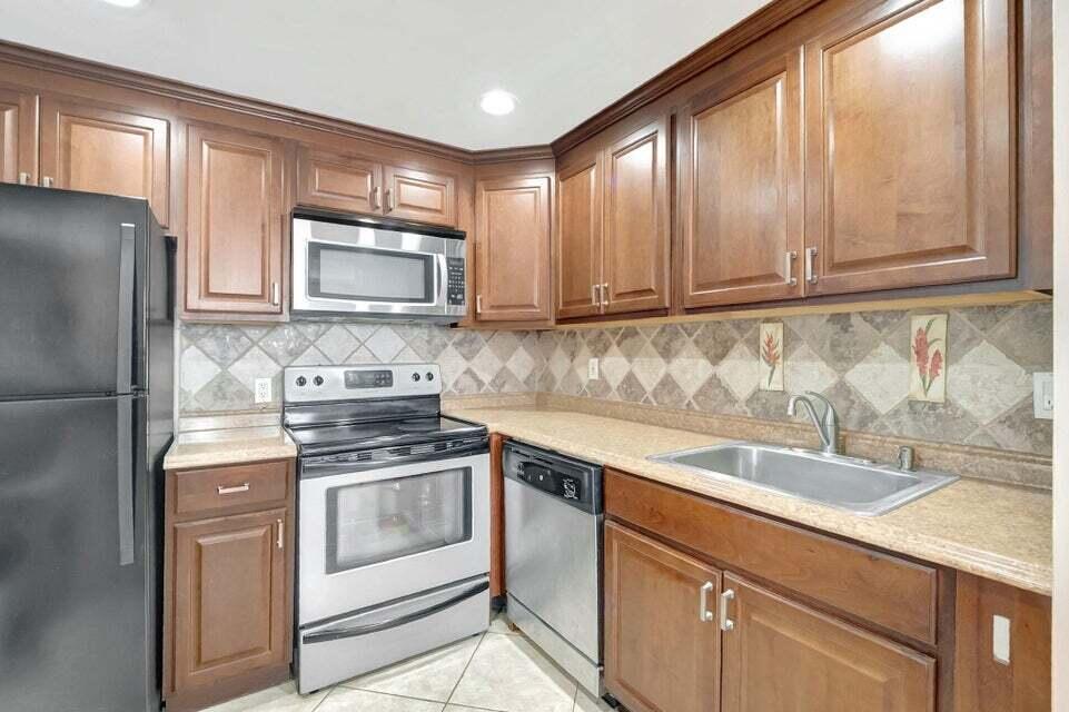 643 Brittany Ct in Delray Beach, FL - Building Photo