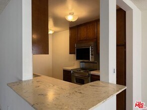 8161 Manitoba St in Los Angeles, CA - Building Photo - Building Photo