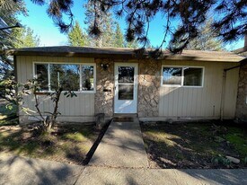 18895 NW Shadow Ln in Portland, OR - Building Photo