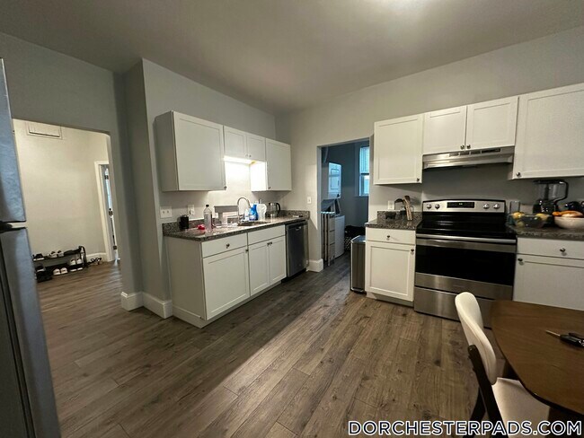 108 Callender St in Boston, MA - Building Photo - Building Photo