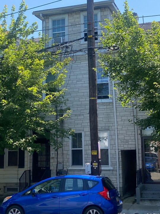 734 W Gordon St in Allentown, PA - Building Photo