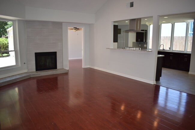 15807 Mill Hollow Dr in Houston, TX - Building Photo - Building Photo