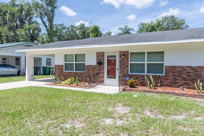property at 106 N Kentucky Ave